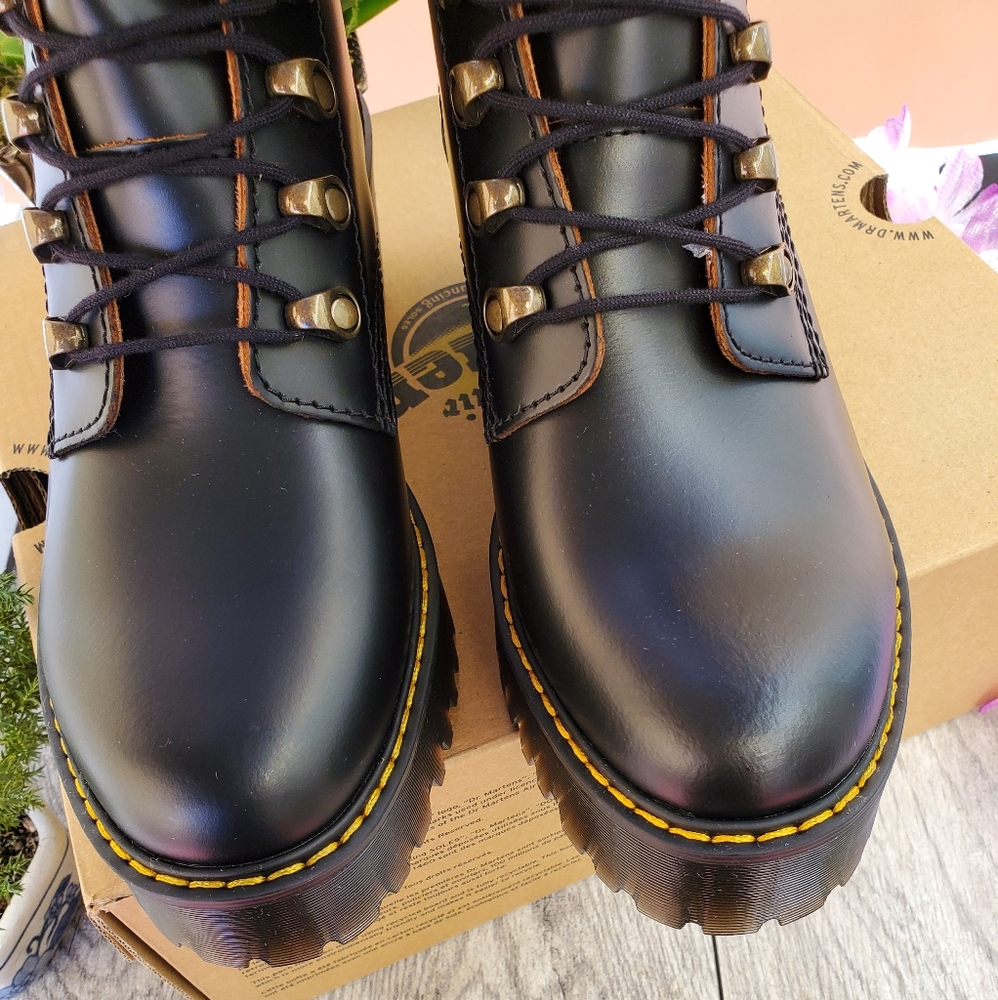 Dr martens black leather heeled boot sz 6 - Picture 3 of 4
